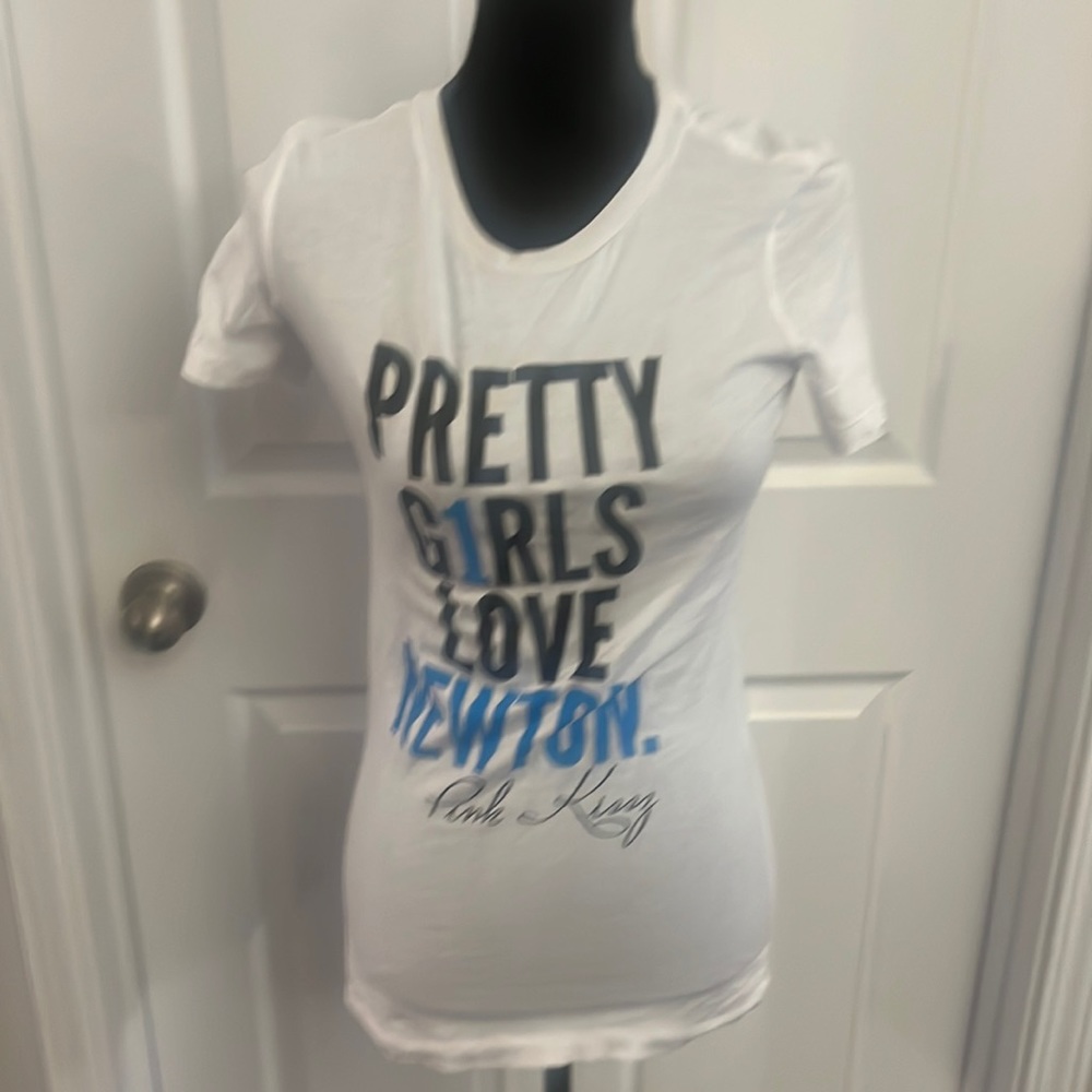 Excellent condition Carolina Panthers Pretty Girls Love Cam Newton t-shirt